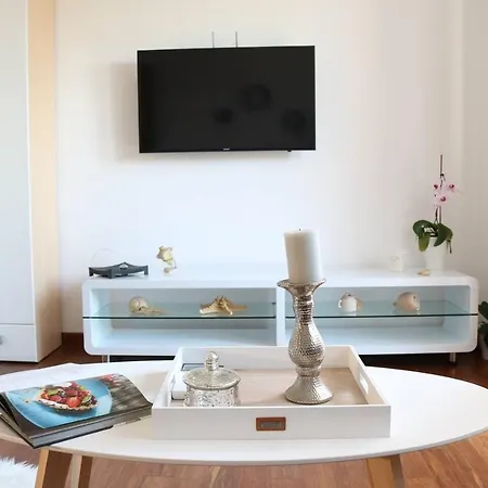 アパート Ela トロギール